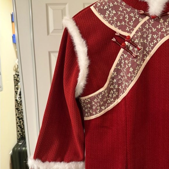 Elegant Red Velvet Dress with White Trim - Picture 8 of 8